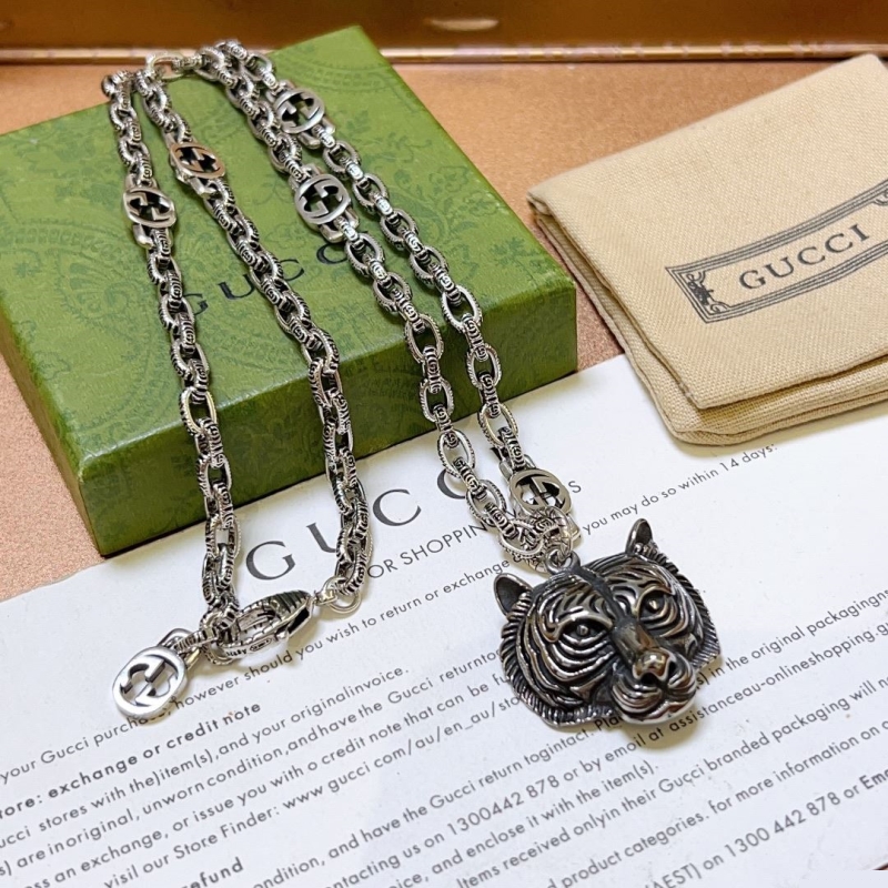 G*u*i necklaces